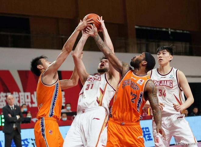 在争冠的球 在争冠的球