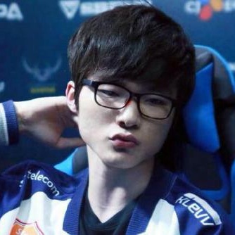 一位年轻棋 一位年轻棋